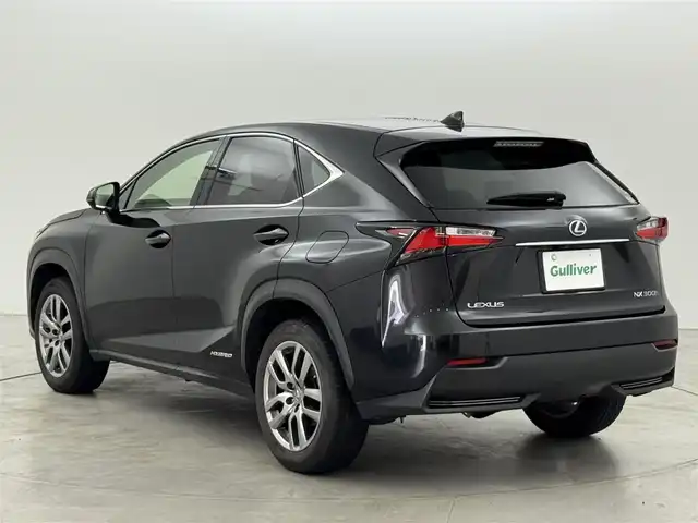 レクサス ＮＸ 300h Iパッケージ 福岡県 2017(平29)年 5.7万km グラファイトブラックガラスフレーク ワンオーナー　/純正ナビ／フルセグＴＶ　/バック／サイドカメラ　/ＥＴＣ２．０　/レーダークルコン　/コーナーセンサー　/衝突軽減　/パドルシフト　/ステアリングヒーター　/シートヒーター　/パワーバックドア　/３眼ＬＥＤ