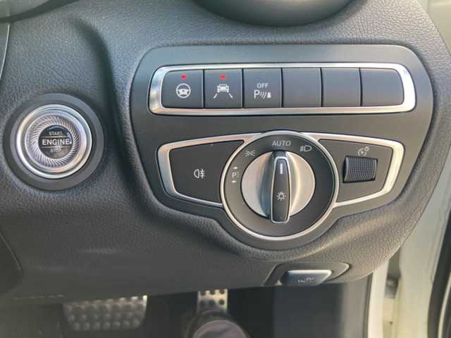 メルセデス・ベンツ Ｃ２００ アバンギャルド AMGライン 東京都 2018(平30)年 2.5万km 白Ⅱ ワンオーナー/純正ナビ/フルセグテレビ/Bluetooth/バックカメラ/クルーズコントロール/サンルーフ/レザーシート/D/Nパワーシート/D/Nシートヒーター/プッシュスタート/ETC/LEDヘッドライト/前後コーナーセンサー/前方ドラレコ/パドルシフト/D/Nシートメモリー/BSM