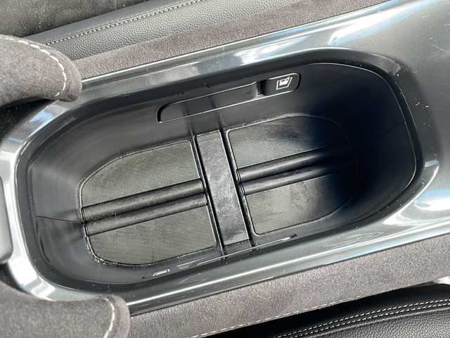 ホンダ ヴェゼル ハイブリッド RS ホンダセンシング 長野県 2019(令1)年 4万km ミッドナイトブルービームM ホンダ純正SDナビ（VXM-195VFEi）/FM・AM・DVD・CD・フルセグTV/Bluetooth Audio/バックカメラ/純正18インチアルミホイール/レーダークルーズコントロール/衝突被害軽減ブレーキ/前後コーナーセンサー/ハーフレザーシート/前席シートヒーター/革巻きステアリング/ワイパーデアイサー/電動パーキング/オートホールド/パドルシフト/LEDヘッドライト/プッシュスタート/スマートキー/スペア1本/ドアバイザー/ETC/取扱説明書