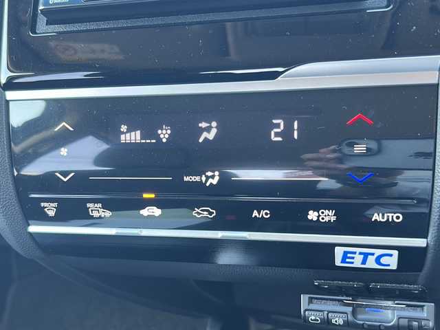 ホンダ フィット 13G F 福島県 2018(平30)年 6.1万km ルナシルバーM ４WD ナビ TV Bluetooth CD アイドリングストップ 横滑り防止装置 ABS パワーウィンドウ パワーステアリング ETC スマートキー スペアキー