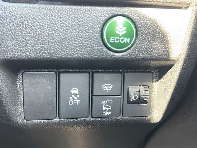 ホンダ フィット 13G F 福島県 2018(平30)年 6.1万km ルナシルバーM ４WD ナビ TV Bluetooth CD アイドリングストップ 横滑り防止装置 ABS パワーウィンドウ パワーステアリング ETC スマートキー スペアキー