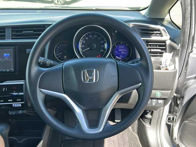 ホンダ フィット 13G F 福島県 2018(平30)年 6.1万km ルナシルバーM ４WD ナビ TV Bluetooth CD アイドリングストップ 横滑り防止装置 ABS パワーウィンドウ パワーステアリング ETC スマートキー スペアキー