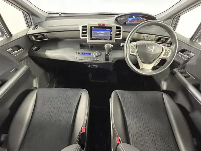 ホンダ フリード スパイク ハイブリット プレミアムエディション 佐賀県 2016(平28)年 1万km グラマラスモーブP 純正７インチナビ【VXM-165VFi】/（フルセグTV/BT/CD/SD）/純正フリップダウンモニター/バックカメラ/両側パワースライドドア/ビルトインETC/クルーズコントロール/運転席パワーシート/オートライト/横滑り防止装置/純正フロアマット