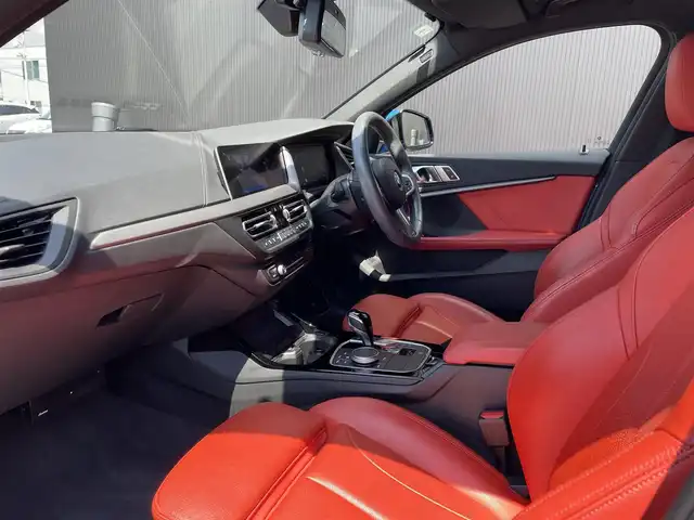 ＢＭＷ ＢＭＷ １１８ｄ Mスポーツ EDジョイ+ 長野県 2020(令2)年 2.8万km ミサノブルー ハイラインパッケージ /マグマレッドダコタレザーシート /純正ナビ(AM/FA/BT/CD/DVD) /AppleCarPlay /ACC /BMS /LKA /パワーシート /シートヒーター　/PDC /コンフォートパッケージ　/iDriveパッケージ /ストレージパッケージ  /純正18AW  /ミラー一体型ETC