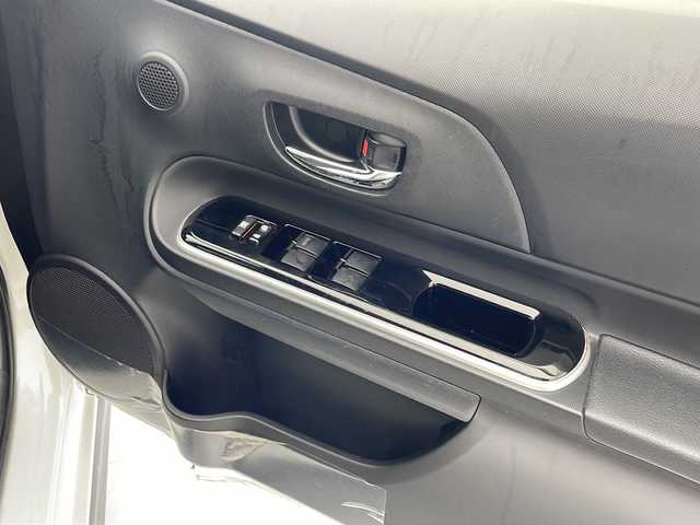 トヨタ アクア クロスオーバー グラム 沖縄県 2020(令2)年 8.9万km ホワイトパールクリスタルシャイン ケンウッドナビ　MDV-D407BTW/(Ｂｌｕｅｔｏｏｔｈ ワンセグテレビ ラジオ ＣＤ ＤＶＤ SD)/バックカメラ/トヨタセーフティセンス/ハーフレザーシート/ＥＴＣ/プッシュスタート/スマートキー/前後コーナーセンサー/革巻きステアリング/電動格納ミラー/アルミホイール/純正フロアマット/純正ドアバイザー