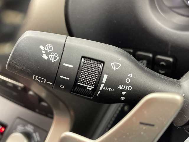 レクサス ＮＸ 300h Iパッケージ 三重県 2015(平27)年 7.8万km ブラック /禁煙車//純正ナビ/　AM/FM/CD/DVD/BT/フルセグ/AUX/USB//前席シートヒーター//ヘッドアップディスプレイ//パドルシフト//レーダークルーズコントロール//パワーバックドア//LEDオートライト//オートマチックハイビーム//ブラインドスポットモニター//ステアリングヒーター//電動パーキング//革巻ステアリング//メモリ付きパワーシート//ビルトインETC//茶皮シート