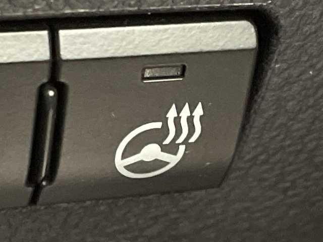 レクサス ＮＸ 300h Iパッケージ 三重県 2015(平27)年 7.8万km ブラック /禁煙車//純正ナビ/　AM/FM/CD/DVD/BT/フルセグ/AUX/USB//前席シートヒーター//ヘッドアップディスプレイ//パドルシフト//レーダークルーズコントロール//パワーバックドア//LEDオートライト//オートマチックハイビーム//ブラインドスポットモニター//ステアリングヒーター//電動パーキング//革巻ステアリング//メモリ付きパワーシート//ビルトインETC//茶皮シート