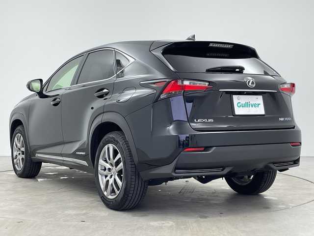 レクサス ＮＸ 300h Iパッケージ 三重県 2015(平27)年 7.8万km ブラック /禁煙車//純正ナビ/　AM/FM/CD/DVD/BT/フルセグ/AUX/USB//前席シートヒーター//ヘッドアップディスプレイ//パドルシフト//レーダークルーズコントロール//パワーバックドア//LEDオートライト//オートマチックハイビーム//ブラインドスポットモニター//ステアリングヒーター//電動パーキング//革巻ステアリング//メモリ付きパワーシート//ビルトインETC//茶皮シート