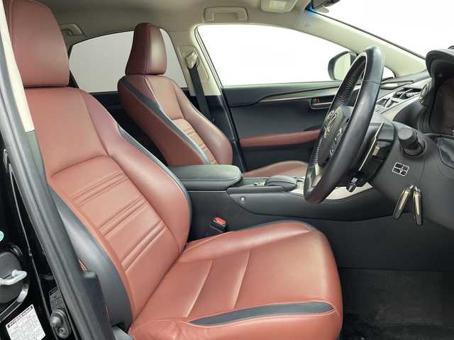 レクサス ＮＸ 300h Iパッケージ 三重県 2015(平27)年 7.8万km ブラック /禁煙車//純正ナビ/　AM/FM/CD/DVD/BT/フルセグ/AUX/USB//前席シートヒーター//ヘッドアップディスプレイ//パドルシフト//レーダークルーズコントロール//パワーバックドア//LEDオートライト//オートマチックハイビーム//ブラインドスポットモニター//ステアリングヒーター//電動パーキング//革巻ステアリング//メモリ付きパワーシート//ビルトインETC//茶皮シート