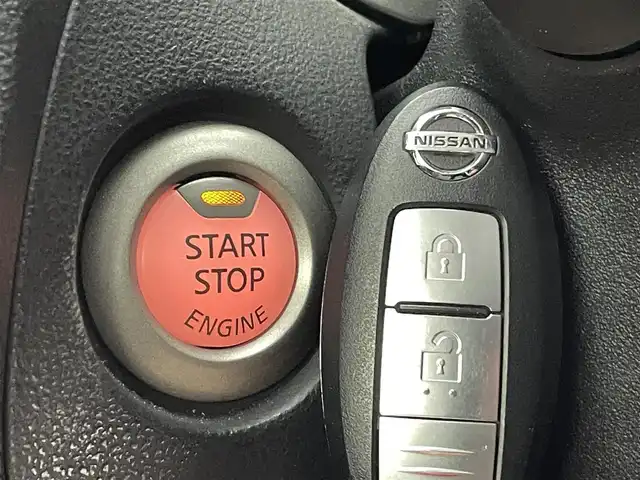 日産 ジューク 15RX Vセレ パーソナライゼーション 熊本県 2019(平31)年 8.1万km スーパーブラック 純正ナビMM318D-W（ＣＤ・ＤＶＤ・フルセグ・ＢＴ・ＳＤ・ＡＵＸ・ｉｐｏｄ・ＵＳＢ）/全周囲カメラ　/純正前方ドライブレコーダー　/ビルトインＥＴＣ　/インテリジェントエマージェンシーブレーキ　/車線逸脱警報　/横滑り防止/アイドリングストップ/純正フロアマット/純正１７インチAW/オートライト/HIDライト/フォグランプ/スマートキー/プッシュスタート