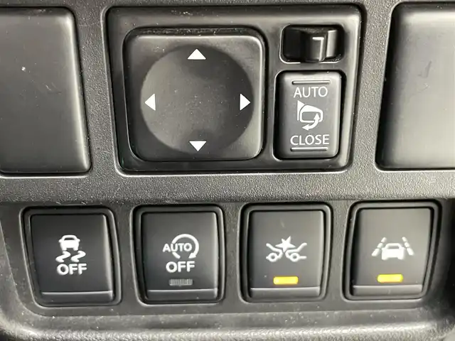 日産 ジューク 15RX Vセレ パーソナライゼーション 熊本県 2019(平31)年 8.1万km スーパーブラック 純正ナビMM318D-W（ＣＤ・ＤＶＤ・フルセグ・ＢＴ・ＳＤ・ＡＵＸ・ｉｐｏｄ・ＵＳＢ）/全周囲カメラ　/純正前方ドライブレコーダー　/ビルトインＥＴＣ　/インテリジェントエマージェンシーブレーキ　/車線逸脱警報　/横滑り防止/アイドリングストップ/純正フロアマット/純正１７インチAW/オートライト/HIDライト/フォグランプ/スマートキー/プッシュスタート