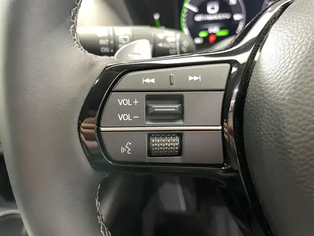 ホンダ ＺＲ－Ｖ ハイブリッド e:HEV Z 鹿児島県 2024(令6)年 1.4万km プレミアムクリスタルブルークリスタル 禁煙車/純正ナビ/(Ｂｌｕｅｔｏｏｔｈ/フルセグTV)/ホンダセンシング/　・衝突軽減ブレーキ（CMBS）/　・誤発進抑制機能/　・後方誤発進抑制機能/　・近距離衝突軽減ブレーキ/　・歩行者事故低減ステアリング/　・路外逸脱抑制機能/　・渋滞追従機能付アダプティブクルーズコントロール（ACC）/　・車線維持支援システム（LKAS）/　・トラフィックジャムアシスト（渋滞運転支援機能）/　・先行車発進お知らせ機能/　・標識認識機能/　・アダプティブドライビングビーム/　・ブラインドスポットインフォメーション/　・パーキングセンサーシステム/置くだけ充電/前席シートヒーター/BOSEプレミアムサウンドシステム/ステアリングヒーター/パワーテールゲート/ETC