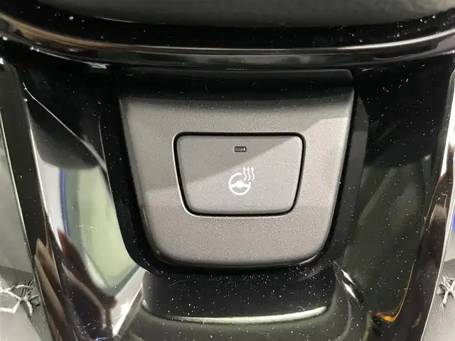 ホンダ ＺＲ－Ｖ ハイブリッド e:HEV Z 鹿児島県 2024(令6)年 1.4万km プレミアムクリスタルブルークリスタル 禁煙車/純正ナビ/(Ｂｌｕｅｔｏｏｔｈ/フルセグTV)/ホンダセンシング/　・衝突軽減ブレーキ（CMBS）/　・誤発進抑制機能/　・後方誤発進抑制機能/　・近距離衝突軽減ブレーキ/　・歩行者事故低減ステアリング/　・路外逸脱抑制機能/　・渋滞追従機能付アダプティブクルーズコントロール（ACC）/　・車線維持支援システム（LKAS）/　・トラフィックジャムアシスト（渋滞運転支援機能）/　・先行車発進お知らせ機能/　・標識認識機能/　・アダプティブドライビングビーム/　・ブラインドスポットインフォメーション/　・パーキングセンサーシステム/置くだけ充電/前席シートヒーター/BOSEプレミアムサウンドシステム/ステアリングヒーター/パワーテールゲート/ETC