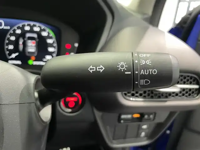 ホンダ ＺＲ－Ｖ ハイブリッド e:HEV Z 鹿児島県 2024(令6)年 1.4万km プレミアムクリスタルブルークリスタル 禁煙車/純正ナビ/(Ｂｌｕｅｔｏｏｔｈ/フルセグTV)/ホンダセンシング/　・衝突軽減ブレーキ（CMBS）/　・誤発進抑制機能/　・後方誤発進抑制機能/　・近距離衝突軽減ブレーキ/　・歩行者事故低減ステアリング/　・路外逸脱抑制機能/　・渋滞追従機能付アダプティブクルーズコントロール（ACC）/　・車線維持支援システム（LKAS）/　・トラフィックジャムアシスト（渋滞運転支援機能）/　・先行車発進お知らせ機能/　・標識認識機能/　・アダプティブドライビングビーム/　・ブラインドスポットインフォメーション/　・パーキングセンサーシステム/置くだけ充電/前席シートヒーター/BOSEプレミアムサウンドシステム/ステアリングヒーター/パワーテールゲート/ETC
