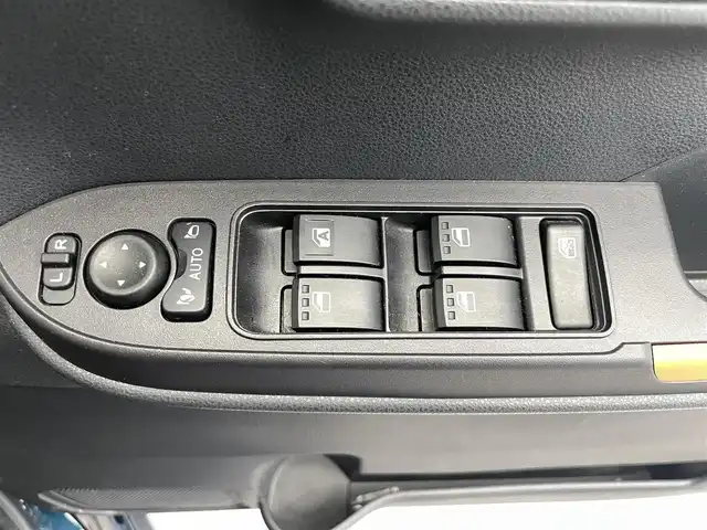 ダイハツ タント ファンクロス 鹿児島県 2023(令5)年 2.7万km レーザーブルークリスタルシャイン 純正ディスプレイオーディオ/　・Bluetooth/　・AppleCarPlay/　・AndroidAuto/　・ワンセグTV/　・USB/スマートアシスト/　・車線逸脱警報/　・ふらつき警報/　・先行車発進お知らせ機能/　・衝突警報機能/パーキングセンサー/アラウンドビューカメラ/両側パワースライドドア/シートヒーター/純正フロアマット/純正アルミホイール/LEDヘッドライト/オートマチックハイビーム/フロントフォグランプ