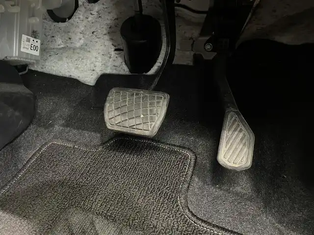 ダイハツ タント ファンクロス 鹿児島県 2023(令5)年 2.7万km レーザーブルークリスタルシャイン 純正ディスプレイオーディオ/　・Bluetooth/　・AppleCarPlay/　・AndroidAuto/　・ワンセグTV/　・USB/スマートアシスト/　・車線逸脱警報/　・ふらつき警報/　・先行車発進お知らせ機能/　・衝突警報機能/パーキングセンサー/アラウンドビューカメラ/両側パワースライドドア/シートヒーター/純正フロアマット/純正アルミホイール/LEDヘッドライト/オートマチックハイビーム/フロントフォグランプ