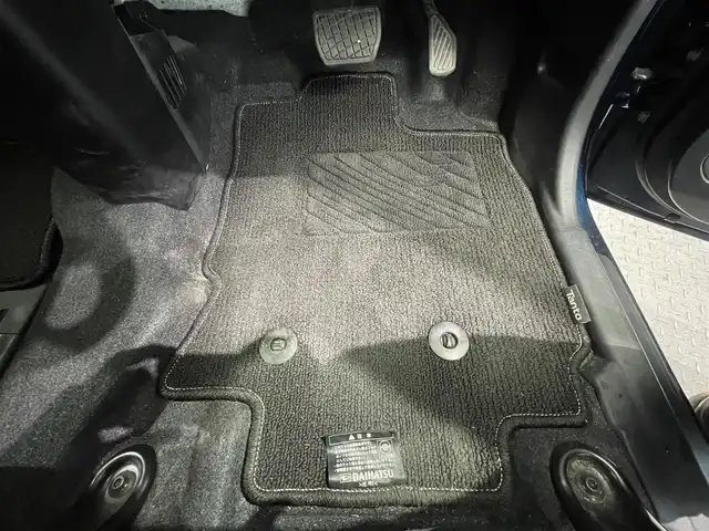 ダイハツ タント ファンクロス 鹿児島県 2023(令5)年 2.7万km レーザーブルークリスタルシャイン 純正ディスプレイオーディオ/　・Bluetooth/　・AppleCarPlay/　・AndroidAuto/　・ワンセグTV/　・USB/スマートアシスト/　・車線逸脱警報/　・ふらつき警報/　・先行車発進お知らせ機能/　・衝突警報機能/パーキングセンサー/アラウンドビューカメラ/両側パワースライドドア/シートヒーター/純正フロアマット/純正アルミホイール/LEDヘッドライト/オートマチックハイビーム/フロントフォグランプ