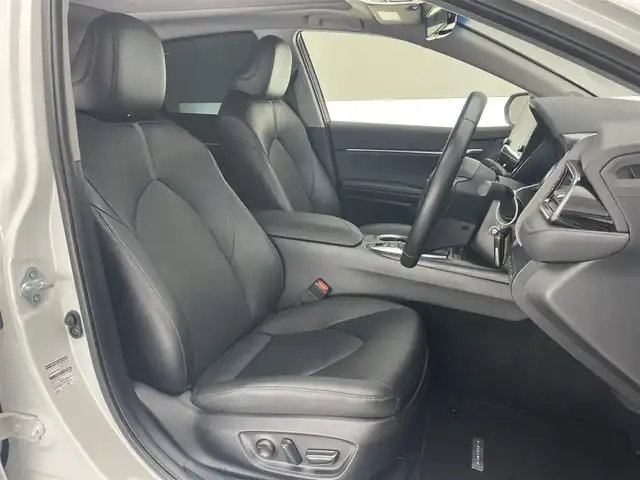 トヨタ カムリ G レザーパッケージ 愛知県 2021(令3)年 1.6万km プラチナホワイトパールマイカ メーカーナビ　純正９イ型DA　全方位カメラ　フルセグTV　パノラマムーンルーフ　モデリスタ　BSM　HUD　JBLサウンド　黒革シート　追従クルコン　ETC2.0　LEDオートライト　フォグ　衝突軽減　車線逸脱　禁煙車