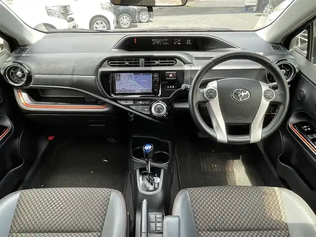 トヨタ アクア X－URBAN 福岡県 2015(平27)年 7万km コバルトブルーメタリック (株)IDOMが運営する【じしゃロン八幡西店】の自社ローン専用車両になります。こちらは現金またはオートローンご利用時の価格です。自社ローンご希望の方は別途その旨お申付け下さい/純正ナビ　NSZN-W64T/TV/CD/DVD/BT/バックカメラ/衝突軽減ブレーキ/ルーフレール/ハーフレザーシート/ETC