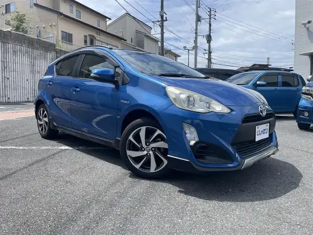トヨタ アクア X－URBAN 福岡県 2015(平27)年 7万km コバルトブルーメタリック (株)IDOMが運営する【じしゃロン八幡西店】の自社ローン専用車両になります。こちらは現金またはオートローンご利用時の価格です。自社ローンご希望の方は別途その旨お申付け下さい/純正ナビ　NSZN-W64T/TV/CD/DVD/BT/バックカメラ/衝突軽減ブレーキ/ルーフレール/ハーフレザーシート/ETC