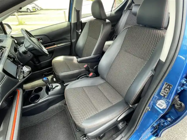 トヨタ アクア X－URBAN 福岡県 2015(平27)年 7万km コバルトブルーメタリック (株)IDOMが運営する【じしゃロン八幡西店】の自社ローン専用車両になります。こちらは現金またはオートローンご利用時の価格です。自社ローンご希望の方は別途その旨お申付け下さい/純正ナビ　NSZN-W64T/TV/CD/DVD/BT/バックカメラ/衝突軽減ブレーキ/ルーフレール/ハーフレザーシート/ETC