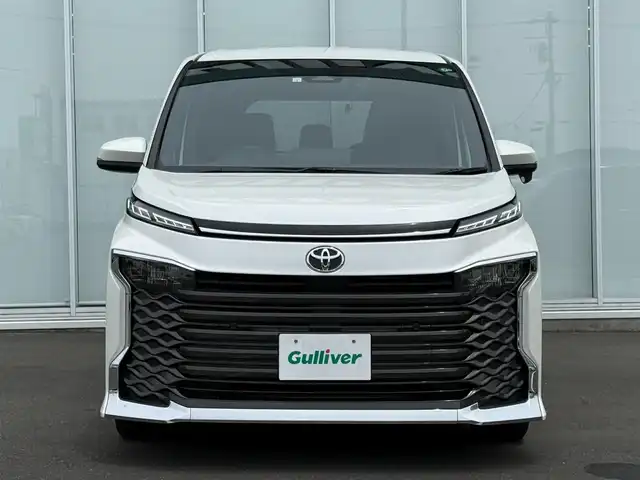 トヨタ ヴォクシー S－Z 神奈川県 2023(令5)年 4.1万km ホワイトパールクリスタルシャイン 純正ディスプレイオーディオナビ　/フルセグ　/ＥＴＣ２．０　/ステマリングヒーター　/前後ドラレコ　/電動リアゲート/シートヒーター　/ドアバイザー　/パワーバックドア　/後席モニター　/オットマン/HDMI　/カーテンエアバッグ/LEDヘッドライト/ABS/横滑り防止装置/コーナーセンサー/レーンキープアシスト/オートマチックハイビーム