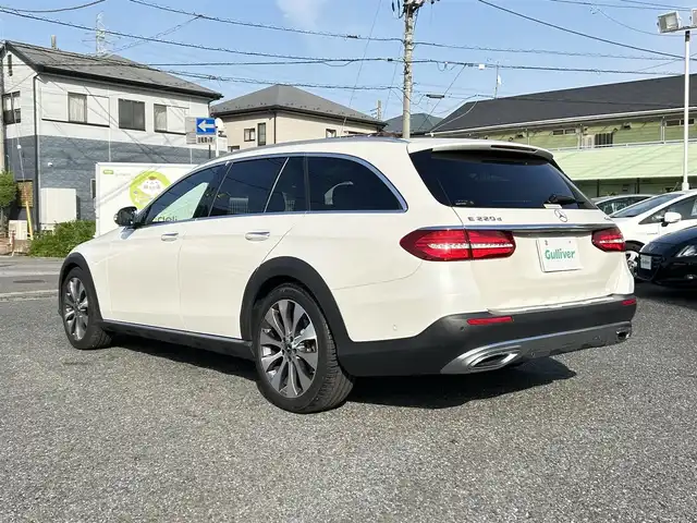 メルセデス・ベンツ Ｅ２２０ｄ ｵｰﾙﾃﾚｲﾝ 4マチック オールテレイン 長野県 2018(平30)年 3.8万km ダイヤモンドホワイト ・ディーラー点検R1:2:3:4:6:7年/・R7年4月20日/12か月点検＆Rブレーキパット＆ローター交換済）　/・エクスクルーシブパッケージ　/・レーダーセーフティーパッケージ　/・大型サンルーフ　/・純正ナビTV　(TVキャンセラー付き）/・ブルメスターサウンド/・360°カメラ　（アラウンドビューモニター）/・前後ドライブレコーダー/・ETC２．０/・社外レーダー/・ヘットアップディスプレイ/・ブラインドスポットモニター/・アクティブぶれーアシスト/・アテンションアシスト/・クルーズコントロール/・コーナーセンサー/・アイドリングストップ/・黒皮シート/・シートヒーター/・エアーシート/・パワーシート/・パワーバックドア/・ルーフレール/・純正19インチアルミ/・スマートキー×２/・プッシュスタート/・保証書/・取説