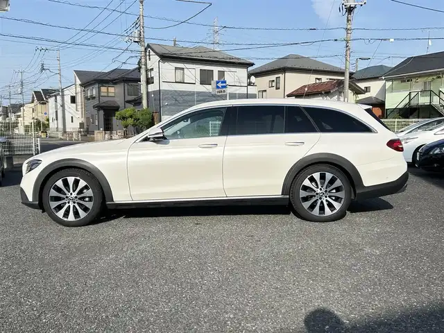 メルセデス・ベンツ Ｅ２２０ｄ ｵｰﾙﾃﾚｲﾝ 4マチック オールテレイン 長野県 2018(平30)年 3.8万km ダイヤモンドホワイト ・ディーラー点検R1:2:3:4:6:7年/・R7年4月20日/12か月点検＆Rブレーキパット＆ローター交換済）　/・エクスクルーシブパッケージ　/・レーダーセーフティーパッケージ　/・大型サンルーフ　/・純正ナビTV　(TVキャンセラー付き）/・ブルメスターサウンド/・360°カメラ　（アラウンドビューモニター）/・前後ドライブレコーダー/・ETC２．０/・社外レーダー/・ヘットアップディスプレイ/・ブラインドスポットモニター/・アクティブぶれーアシスト/・アテンションアシスト/・クルーズコントロール/・コーナーセンサー/・アイドリングストップ/・黒皮シート/・シートヒーター/・エアーシート/・パワーシート/・パワーバックドア/・ルーフレール/・純正19インチアルミ/・スマートキー×２/・プッシュスタート/・保証書/・取説