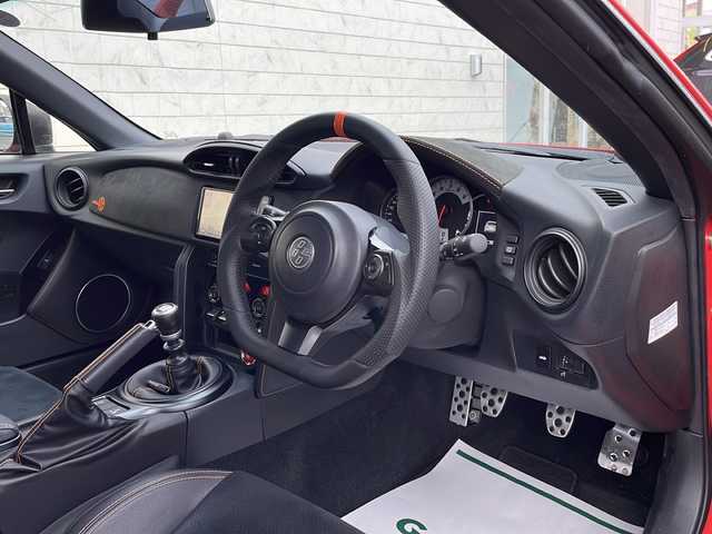 トヨタ ８６ GT ソーラーオレンジLTD 山形県 2017(平29)年 2.7万km オレンジ カラーコード：NBB　ソーラーオレンジ/禁煙車/TRDエアロ（F/S/R）/リアウィング/TDRフェンダーフィン/TRDエアロスタビライジングカバー（Rウィンドウ下部）/ADVAN Racing１８インチAW/ブレンボキャリパー/MILD　DANPER車高調/TRD４本出しマフラー/アルミペダル/ハーフレザーシート/純正ナビ(CD.DVD.BT)/フルセグ/バックカメラ/クルーズコントロール/シートヒーター/ETC/ドライブレコーダー/LEDヘッドライト/LEDフォグ/プッシュスタート/スマートキー