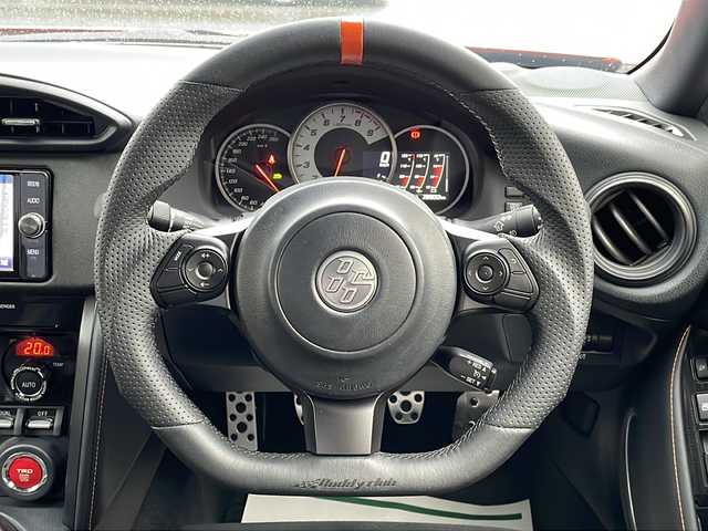 トヨタ ８６ GT ソーラーオレンジLTD 山形県 2017(平29)年 2.7万km オレンジ カラーコード：NBB　ソーラーオレンジ/禁煙車/TRDエアロ（F/S/R）/リアウィング/TDRフェンダーフィン/TRDエアロスタビライジングカバー（Rウィンドウ下部）/ADVAN Racing１８インチAW/ブレンボキャリパー/MILD　DANPER車高調/TRD４本出しマフラー/アルミペダル/ハーフレザーシート/純正ナビ(CD.DVD.BT)/フルセグ/バックカメラ/クルーズコントロール/シートヒーター/ETC/ドライブレコーダー/LEDヘッドライト/LEDフォグ/プッシュスタート/スマートキー