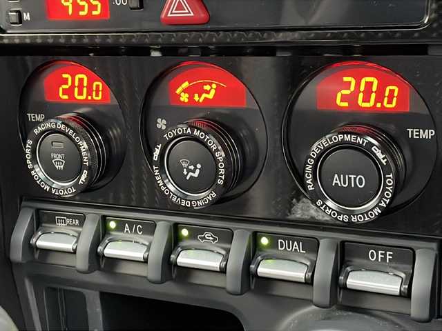 トヨタ ８６ GT ソーラーオレンジLTD 山形県 2017(平29)年 2.7万km オレンジ カラーコード：NBB　ソーラーオレンジ/禁煙車/TRDエアロ（F/S/R）/リアウィング/TDRフェンダーフィン/TRDエアロスタビライジングカバー（Rウィンドウ下部）/ADVAN Racing１８インチAW/ブレンボキャリパー/MILD　DANPER車高調/TRD４本出しマフラー/アルミペダル/ハーフレザーシート/純正ナビ(CD.DVD.BT)/フルセグ/バックカメラ/クルーズコントロール/シートヒーター/ETC/ドライブレコーダー/LEDヘッドライト/LEDフォグ/プッシュスタート/スマートキー