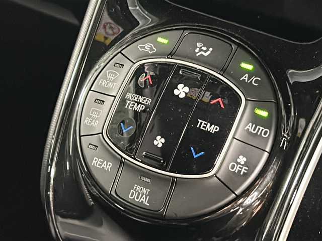 トヨタ ノア Si 広島県 2018(平30)年 5万km ブラック 社外ナビ/（Bluetooth/SD/CD/DVD/フルセグTV)/アルパイン製フリップダウンモニター/ETC/バックカメラ/両側パワースライドドア/クルーズコントロール/LEDヘッドライト/フォグランプ/オートマチックハイビーム/純正16インチアルミホイール/フロアマット/スペアキー1本/スマートキー/ABS/横滑り防止装置/衝突被害軽減ブレーキ/レーンキープアシスト/盗難防止装置