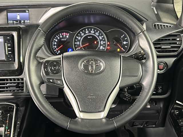 トヨタ ノア Si 広島県 2018(平30)年 5万km ブラック 社外ナビ/（Bluetooth/SD/CD/DVD/フルセグTV)/アルパイン製フリップダウンモニター/ETC/バックカメラ/両側パワースライドドア/クルーズコントロール/LEDヘッドライト/フォグランプ/オートマチックハイビーム/純正16インチアルミホイール/フロアマット/スペアキー1本/スマートキー/ABS/横滑り防止装置/衝突被害軽減ブレーキ/レーンキープアシスト/盗難防止装置