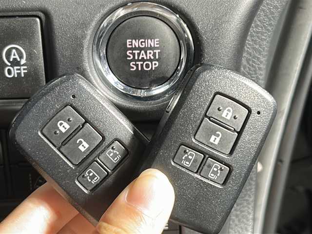 トヨタ ノア Si 広島県 2018(平30)年 5万km ブラック 社外ナビ/（Bluetooth/SD/CD/DVD/フルセグTV)/アルパイン製フリップダウンモニター/ETC/バックカメラ/両側パワースライドドア/クルーズコントロール/LEDヘッドライト/フォグランプ/オートマチックハイビーム/純正16インチアルミホイール/フロアマット/スペアキー1本/スマートキー/ABS/横滑り防止装置/衝突被害軽減ブレーキ/レーンキープアシスト/盗難防止装置