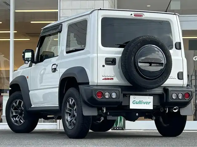 スズキ ジムニー シエラ JC 兵庫県 2023(令5)年 2万km ピュアホワイトP 純正ナビ/バックカメラ/ETC/オートライト/LEDヘッドライト/フォグランプ/シートヒーター/電動格納ミラー/フルセグTV/BT接続/クルコン/純正フロアマット/純正アルミホイール/スイッチスタート