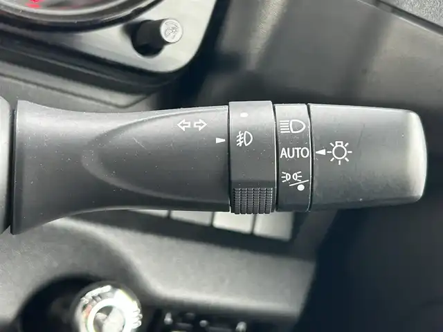 スズキ ジムニー シエラ JC 兵庫県 2023(令5)年 2万km ピュアホワイトP 純正ナビ/バックカメラ/ETC/オートライト/LEDヘッドライト/フォグランプ/シートヒーター/電動格納ミラー/フルセグTV/BT接続/クルコン/純正フロアマット/純正アルミホイール/スイッチスタート