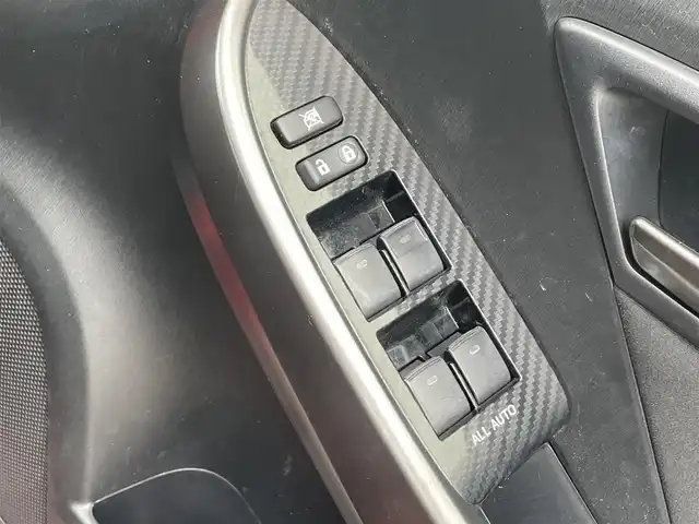 トヨタ プリウス S ツーリングセレ G’s 大阪府 2014(平26)年 6.5万km レッドマイカメタリック (株)IDOMが運営する【じしゃロン東大阪店】の自社ローン専用車両になりますこちらは現金またはオートローンご利用時の価格です。自社ローンご希望の方は別途その旨お申付け下さい純正ナビ【NSZT-W64】/フルセグTV/バックカメラ/Bluetooth/ETC/G’S専用シート/G’S専用フロアマット/G’S専用ホイール/スマートキー＆プッシュスタート/スペアスマートキー