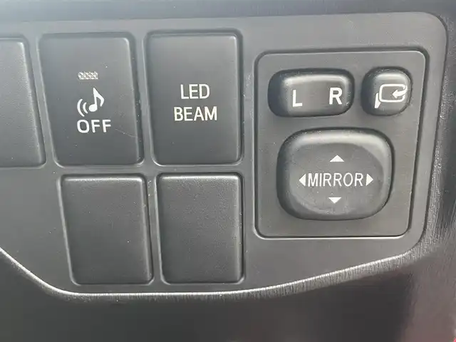 トヨタ プリウス S ツーリングセレ G’s 大阪府 2014(平26)年 6.5万km レッドマイカメタリック (株)IDOMが運営する【じしゃロン東大阪店】の自社ローン専用車両になりますこちらは現金またはオートローンご利用時の価格です。自社ローンご希望の方は別途その旨お申付け下さい純正ナビ【NSZT-W64】/フルセグTV/バックカメラ/Bluetooth/ETC/G’S専用シート/G’S専用フロアマット/G’S専用ホイール/スマートキー＆プッシュスタート/スペアスマートキー