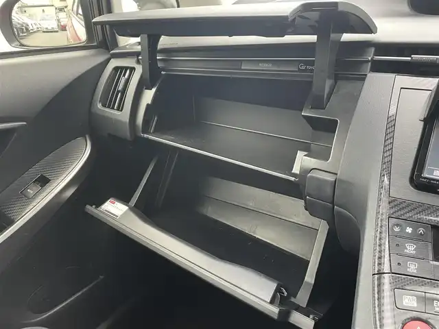 トヨタ プリウス S ツーリングセレ G’s 大阪府 2014(平26)年 6.5万km レッドマイカメタリック (株)IDOMが運営する【じしゃロン東大阪店】の自社ローン専用車両になりますこちらは現金またはオートローンご利用時の価格です。自社ローンご希望の方は別途その旨お申付け下さい純正ナビ【NSZT-W64】/フルセグTV/バックカメラ/Bluetooth/ETC/G’S専用シート/G’S専用フロアマット/G’S専用ホイール/スマートキー＆プッシュスタート/スペアスマートキー