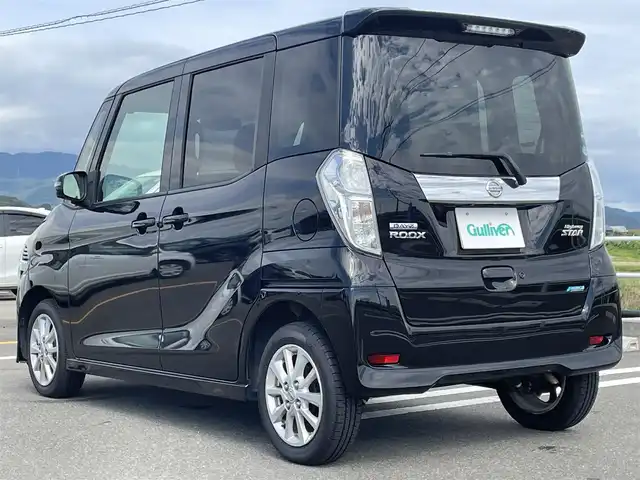 日産 デイズ ルークス ハイウェイスターX 佐賀県 2015(平27)年 10.7万km ブラック 純正SDナビゲーション/・フルセグTV/CD/DVD/SD/Bluetooth/アラウンドビューモニター(ルームミラー同時映写)/ETC/片側パワースライドドア/天井サーキュレーター/後席サンシェード/ISOFIX対応/革巻きステアリング/純正14インチアルミホイール/純正キセノンヘッドライト/純正フォグランプ/純正フロアマット/新車保証書/取扱説明書