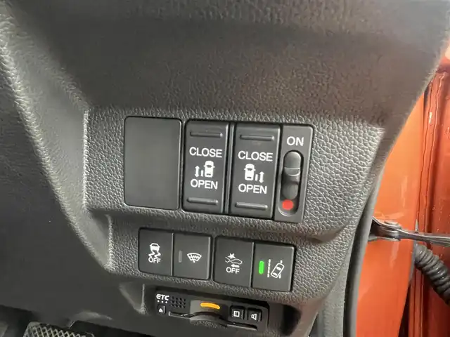 ホンダ フリード ハイブリット クロスター ホンダセンシング 島根県 2021(令3)年 3.6万km プレミアムクリスタルオレンジM 純正メモリナビ　/(フルセグTV/ＤＶＤ再生/Ｂｌｕｅｔｏｏｔｈ接続)　/前後ドライブレコーダー　/バックカメラ　/ビルトインＥＴＣ　/両側パワースライドドア　/前席シートヒーター/渋滞追従機能付アダプティブ・クルーズ・コントロール/リアコーナーセンサー　/レーンアシスト/衝突軽減ブレーキ/　オートハイビーム／ライト　/純正ＬＥＤヘッドライト/純正15インチアルミホイール/純正フロアマット/スマートキー1本