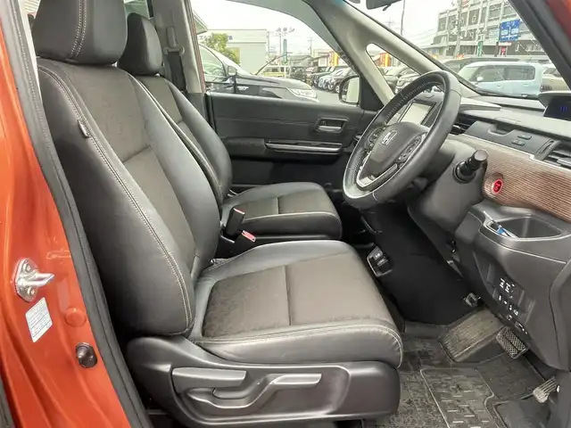 ホンダ フリード ハイブリット クロスター ホンダセンシング 島根県 2021(令3)年 3.6万km プレミアムクリスタルオレンジM 純正メモリナビ　/(フルセグTV/ＤＶＤ再生/Ｂｌｕｅｔｏｏｔｈ接続)　/前後ドライブレコーダー　/バックカメラ　/ビルトインＥＴＣ　/両側パワースライドドア　/前席シートヒーター/渋滞追従機能付アダプティブ・クルーズ・コントロール/リアコーナーセンサー　/レーンアシスト/衝突軽減ブレーキ/　オートハイビーム／ライト　/純正ＬＥＤヘッドライト/純正15インチアルミホイール/純正フロアマット/スマートキー1本