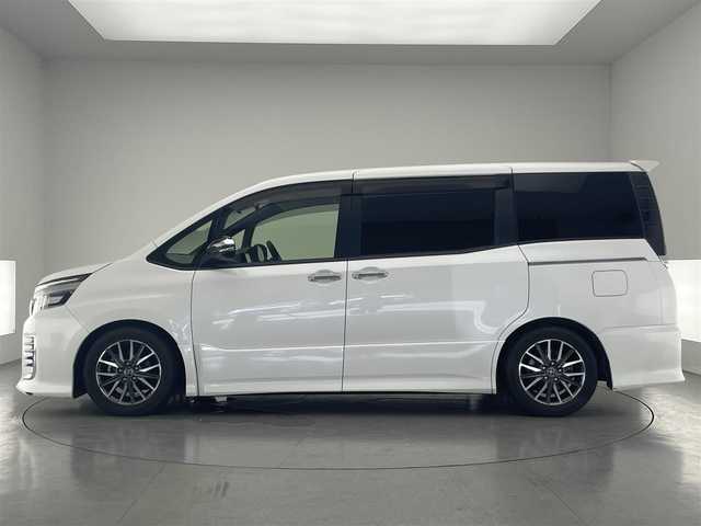 トヨタ ヴォクシー ZS 煌Ⅱ 愛知県 2017(平29)年 6.9万km ホワイトパールクリスタルシャイン アルパイン９型ナビ　フルセグＴＶ　Ｂｌｕｅｔｏｏｔｈ　バックカメラ　アルパイン１０．１型後席モニター　レーダー探知　ドラレコ　ＥＴＣ　衝突軽減　オートハイビーム　ＬＥＤヘッドライト　スマートキー　禁煙