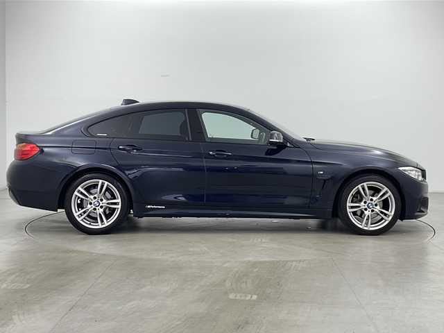 ＢＭＷ ４２０ｉ xDrive グランクーペ Mスポーツ 道央・札幌 2014(平26)年 6万km カーボンブラックM ・4WD/・純正ナビ（TV＆CD＆DVD＆BT）/・バックカメラ/・クルーズコントロール/・レーンキープアシスト/・アイドリングストップ/・横滑り防止/・ステアリングスイッチ/・パドルシフト/・パワーシート/・スマートキー/・スペアキー