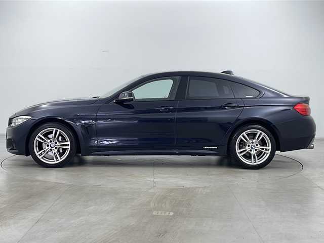 ＢＭＷ ４２０ｉ xDrive グランクーペ Mスポーツ 道央・札幌 2014(平26)年 6万km カーボンブラックM ・4WD/・純正ナビ（TV＆CD＆DVD＆BT）/・バックカメラ/・クルーズコントロール/・レーンキープアシスト/・アイドリングストップ/・横滑り防止/・ステアリングスイッチ/・パドルシフト/・パワーシート/・スマートキー/・スペアキー