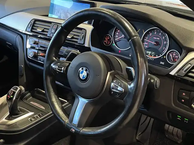 ＢＭＷ ４２０ｉ xDrive グランクーペ Mスポーツ 道央・札幌 2014(平26)年 6万km カーボンブラックM ・4WD/・純正ナビ（フルセグTV＆CD＆DVD＆BT）/・バックカメラ/・クルーズコントロール/・レーンキープアシスト/・アイドリングストップ/・横滑り防止/・ステアリングスイッチ/・パドルシフト/・電動シート/・ETC/・スマートキー/・スペアキー