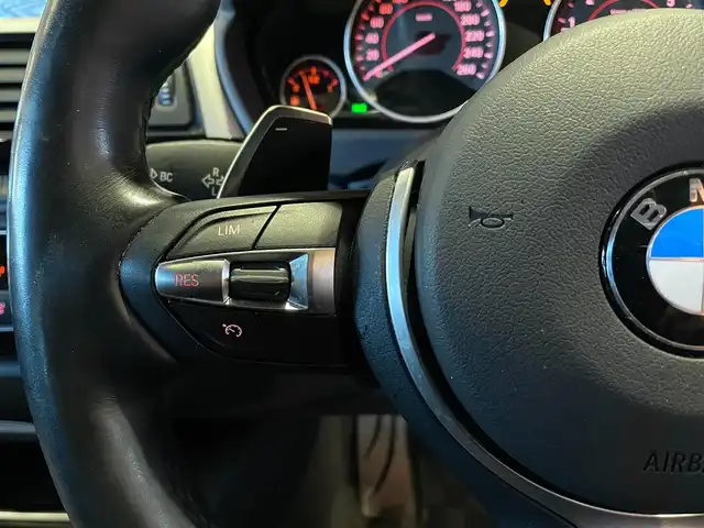 ＢＭＷ ４２０ｉ xDrive グランクーペ Mスポーツ 道央・札幌 2014(平26)年 6万km カーボンブラックM ・4WD/・純正ナビ（フルセグTV＆CD＆DVD＆BT）/・バックカメラ/・クルーズコントロール/・レーンキープアシスト/・アイドリングストップ/・横滑り防止/・ステアリングスイッチ/・パドルシフト/・電動シート/・ETC/・スマートキー/・スペアキー