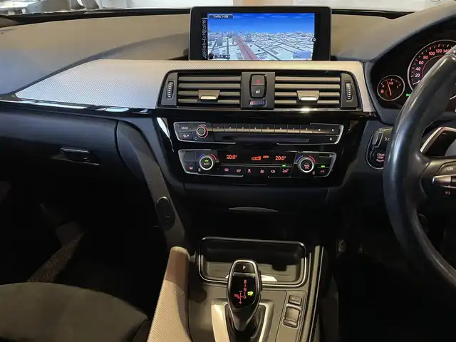 ＢＭＷ ４２０ｉ xDrive グランクーペ Mスポーツ 道央・札幌 2014(平26)年 6万km カーボンブラックM ・4WD/・純正ナビ（フルセグTV＆CD＆DVD＆BT）/・バックカメラ/・クルーズコントロール/・レーンキープアシスト/・アイドリングストップ/・横滑り防止/・ステアリングスイッチ/・パドルシフト/・電動シート/・ETC/・スマートキー/・スペアキー