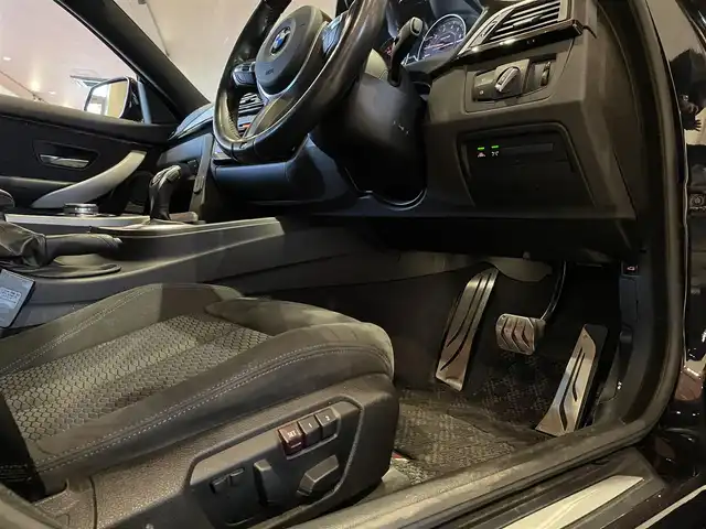 ＢＭＷ ４２０ｉ xDrive グランクーペ Mスポーツ 道央・札幌 2014(平26)年 6万km カーボンブラックM ・4WD/・純正ナビ（フルセグTV＆CD＆DVD＆BT）/・バックカメラ/・クルーズコントロール/・レーンキープアシスト/・アイドリングストップ/・横滑り防止/・ステアリングスイッチ/・パドルシフト/・電動シート/・ETC/・スマートキー/・スペアキー