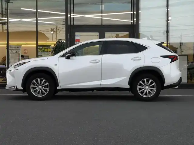 レクサス ＮＸ 200t Fスポーツ 茨城県 2015(平27)年 13.3万km ソニッククォーツ 純正ナビ/【ラジオ・DISC・SD・USB・BT・VTR・AUX・TV】/シートヒーター/エアシート/パワーシート/シートメモリ/ステアリングヒーター/パドルシフト/レーダークルコン/ETC/Bカメラ/左サイドカメラ/前後コーナーセンサー/アイドリングストップ/ブレーキホールド/純正フロアマット/社外アルミホイール